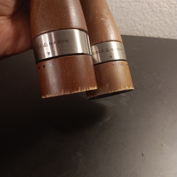 EXQUISITE VTG COLE & MASON Oldbury Wood Salt and Pepper Grinder Set. - Picture 4 of 7